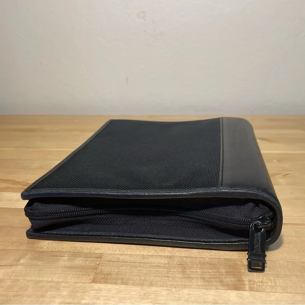 TUMI Alpha SLG Zip Around 3 Ring Binder Leather Trim Executive Portfolio